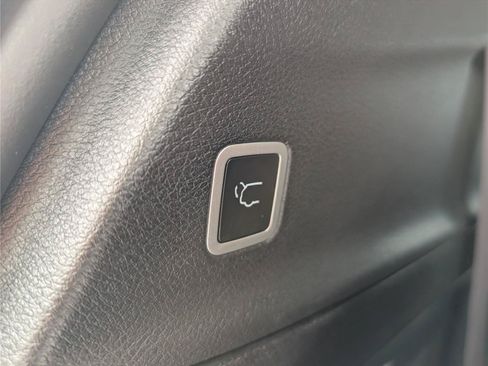 Used 2024 Chrysler Pacifica Limited FWD image 15