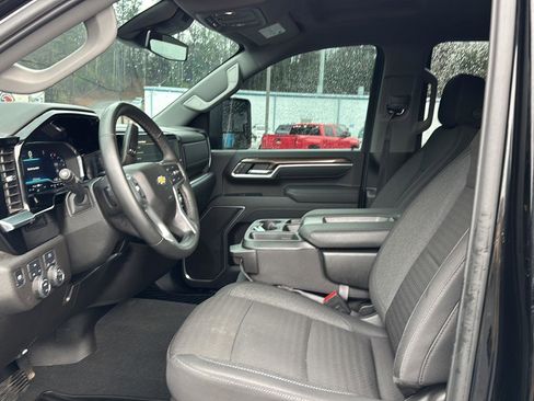Used 2025 Chevrolet Silverado 2500 LT w/ Convenience Package image 11