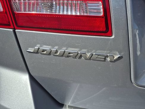 Used 2020 Dodge Journey SE w/ SE Popular Equipment Group FWD image 7