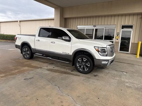 Used 2024 Nissan Titan Platinum Reserve w/ Moonroof Package image 16