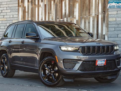 Used 2023 Jeep Grand Cherokee Altitude image 9