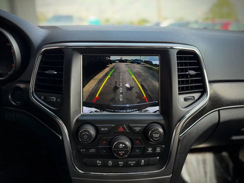 Used 2018 Jeep Grand Cherokee Limited AWD/4WD image 13