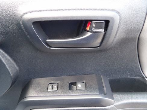 Used 2020 Toyota Tacoma SR image 34