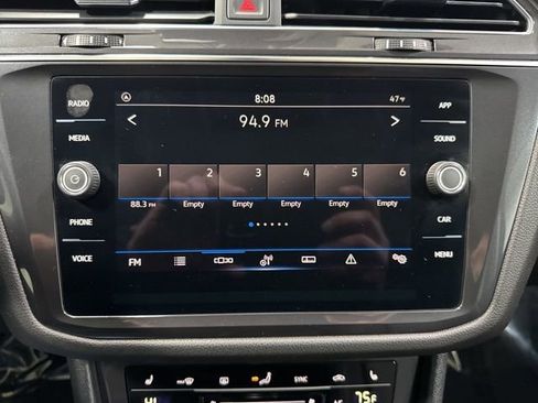 Used 2023 Volkswagen Tiguan SE w/ Panoramic Sunroof Package image 19