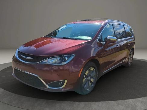 Used 2020 Chrysler Pacifica Limited FWD image 1