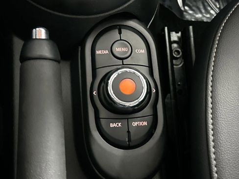 Used 2021 MINI Cooper 4-Door Hardtop image 27