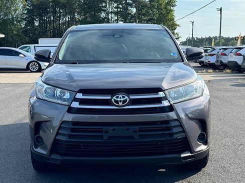 Used 2017 Toyota Highlander LE w/ Protection Package #3 AWD/4WD image 5