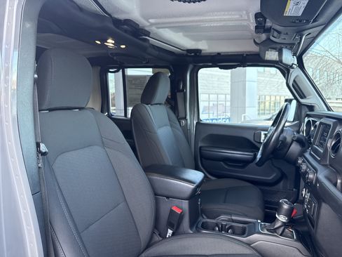 Used 2021 Jeep Gladiator Sport image 27
