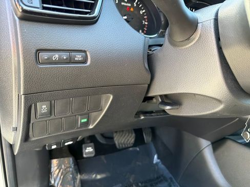 Used 2018 Nissan Rogue Sport S w/ S Appearance Package image 17