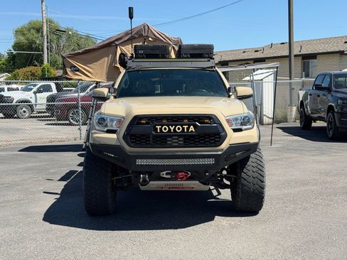 Used 2019 Toyota Tacoma TRD Off-Road AWD/4WD image 2