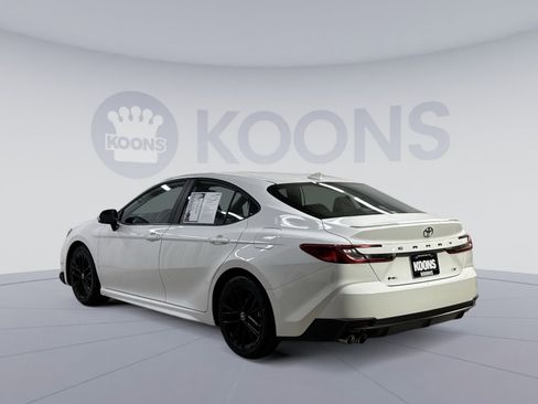 Used 2025 Toyota Camry SE FWD image 18
