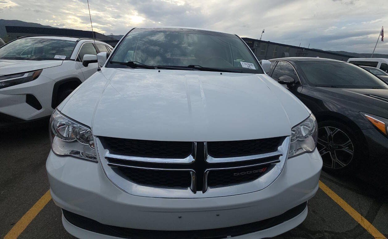 Used 2016 Dodge Grand Caravan SXT FWD image 6