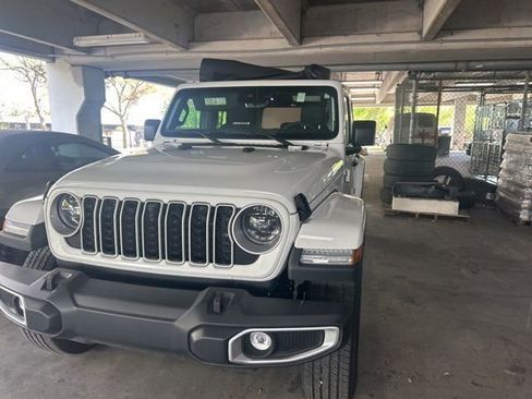 Used 2025 Jeep Wrangler Sahara w/ Technology Group image 6