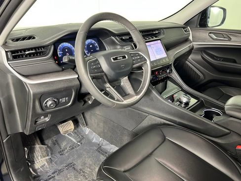 Used 2024 Jeep Grand Cherokee Limited w/ Black Appearance Package image 27