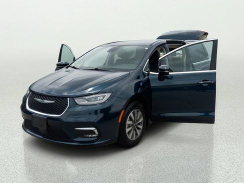 Used 2022 Chrysler Pacifica Touring-L FWD image 11