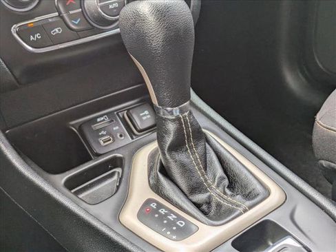 Used 2015 Jeep Cherokee Latitude w/ Comfort/Convenience Group image 14