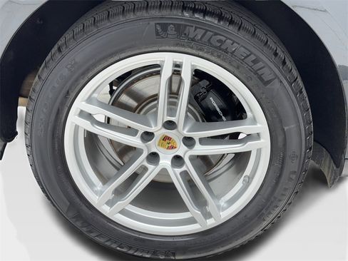 Used 2025 Porsche Macan w/ Premium Package Plus image 51
