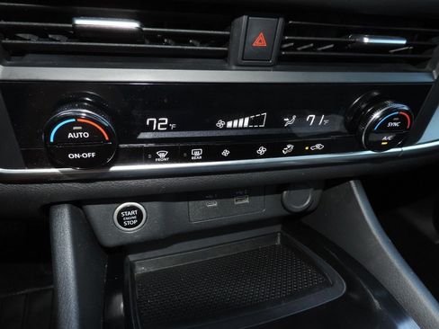 Certified 2023 Nissan Rogue SV FWD image 23
