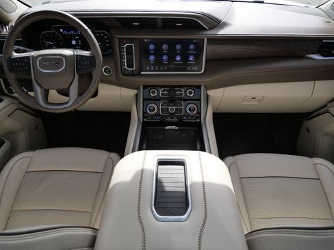 Used 2021 GMC Yukon Denali w/ Denali Premium Package image 16