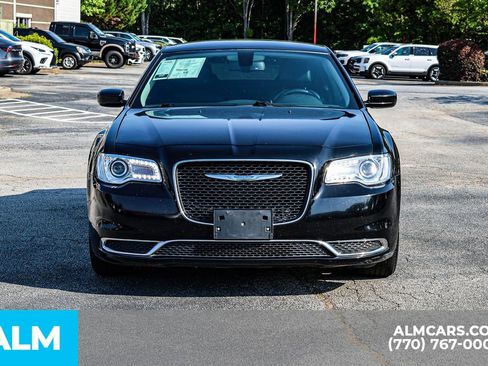 Used 2017 Chrysler 300 Limited RWD image 11