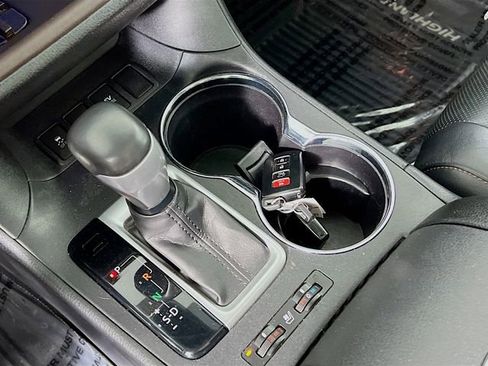 Used 2019 Toyota Highlander Limited Platinum image 16