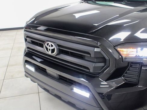 Used 2025 Toyota Tacoma SR5 image 21