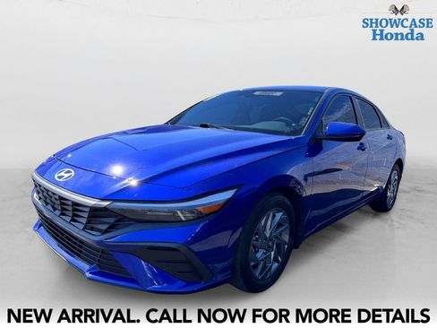 Used 2024 Hyundai Elantra SEL FWD image 2