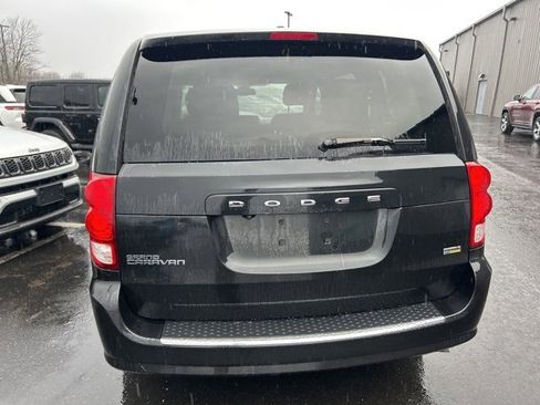 Used 2018 Dodge Grand Caravan SE w/ UConnect Hands-Free Group image 6