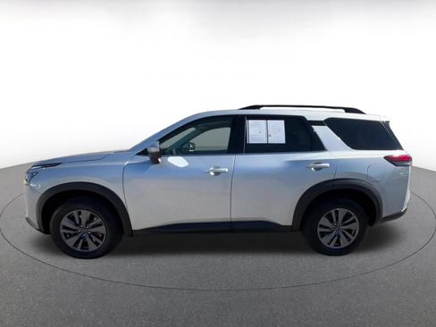 Used 2025 Nissan Pathfinder SV FWD image 9
