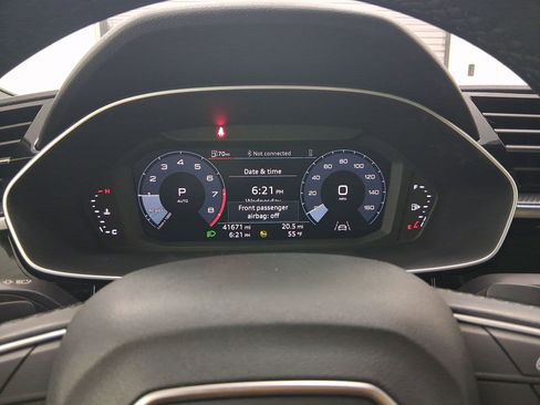 Used 2023 Audi Q3 2.0T Premium w/ Black Optic Sport Package image 18