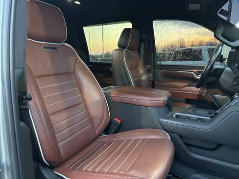 Used 2024 GMC Sierra 3500 Denali Ultimate image 11