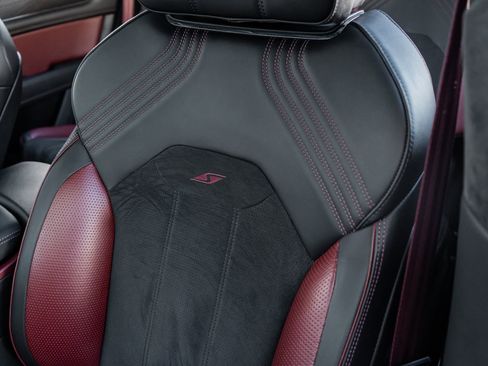 Certified 2022 Bentley Bentayga image 30