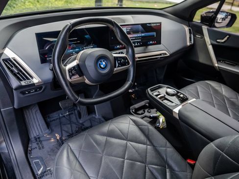Used 2024 BMW iX xDrive50 w/ Sport Package AWD/4WD image 4