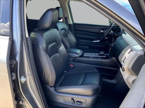 Used 2022 Nissan Pathfinder SL FWD image 9