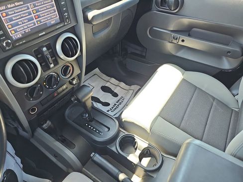 Used 2010 Jeep Wrangler Unlimited Sahara w/ Dual Top Group AWD/4WD image 28