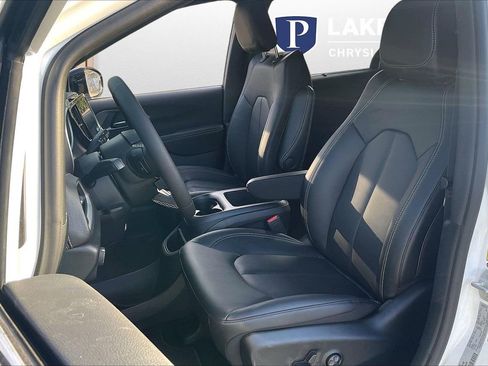 New 2026 Chrysler Pacifica Select image 19