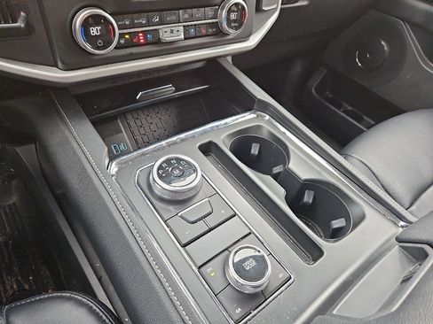 Used 2024 Ford Expedition Max XLT image 12