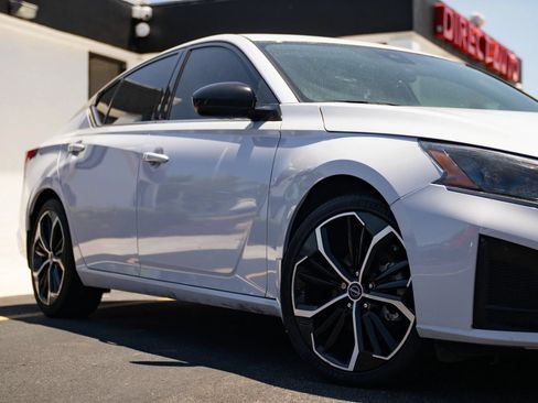 Used 2024 Nissan Altima 2.5 SR w/ SR Premium Package FWD image 2