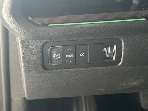 Used 2024 Chevrolet Traverse RS FWD image 21
