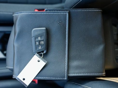 Used 2024 Volkswagen Taos SE image 35