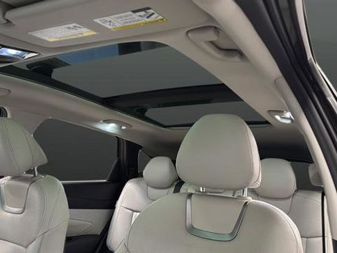 Used 2025 Hyundai Tucson Limited image 12