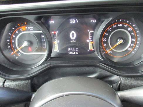 Used 2024 Jeep Wrangler Sport S image 15
