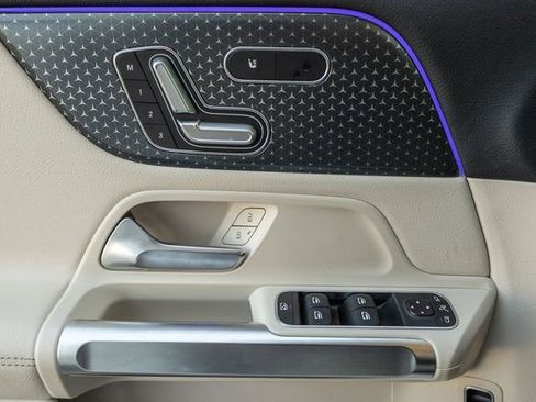 Used 2025 Mercedes-Benz GLB 250 image 12