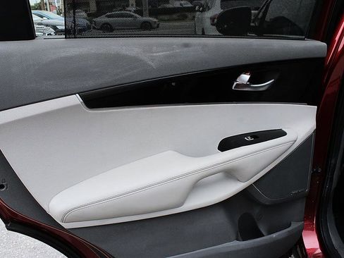 Used 2019 Kia Sorento SX image 9