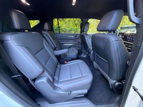 Used 2024 Chevrolet Traverse Z71 AWD/4WD image 11