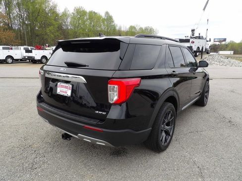 Used 2022 Ford Explorer XLT w/ Equipment Group 202A image 7
