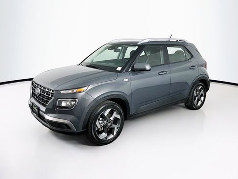 Used 2025 Hyundai Venue SEL image 3