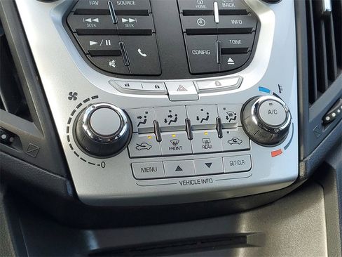 Used 2013 Chevrolet Equinox LT w/ All Star Package image 24