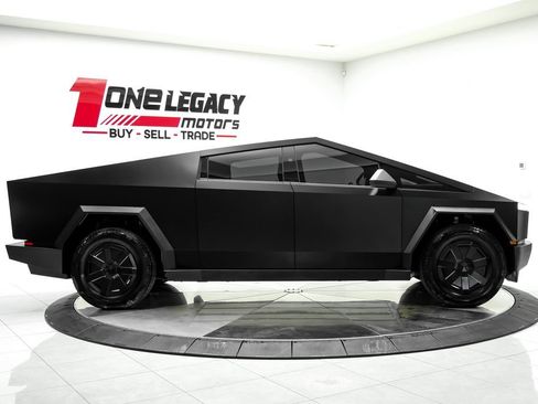 Used 2024 Tesla Cybertruck AWD Crew Cab image 5