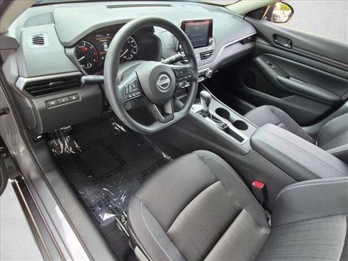 Certified 2025 Nissan Altima 2.5 S FWD image 10